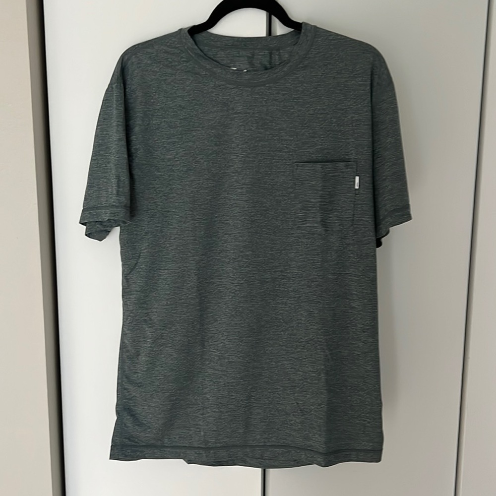 Men’s Vuori SS shirt (Size Lg)